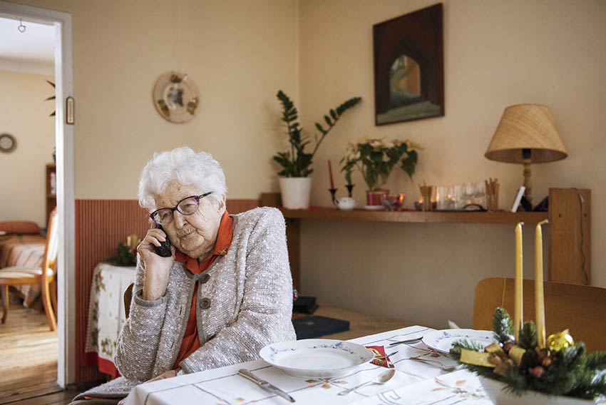 Dla Pani Barbary (93 lata) telefon jest bardzo ważnym narzędziem w podtrzymywaniu relacji z rodziną i przyjaciółmi.